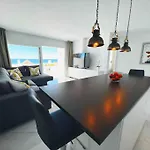 Modern, Spacious 3 Bedroom With Sea View