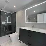 Modern, Spacious 3 Bedroom With Sea View Apartman