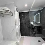 Modern, Spacious 3 Bedroom With Sea View Apartman