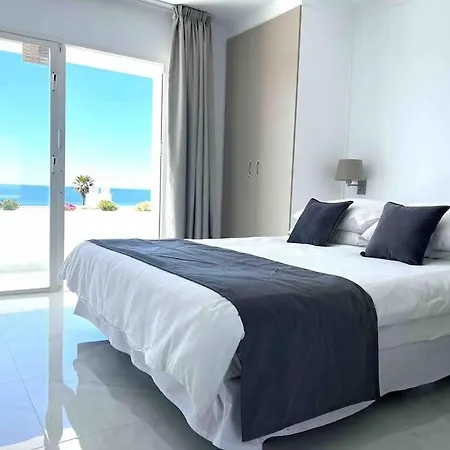 Apartment Modern, Spacious 3 Bedroom With Sea View