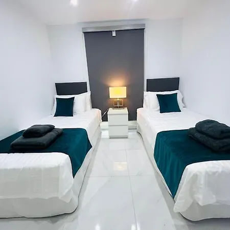Modern, Spacious 3 Bedroom With Sea View Apartment