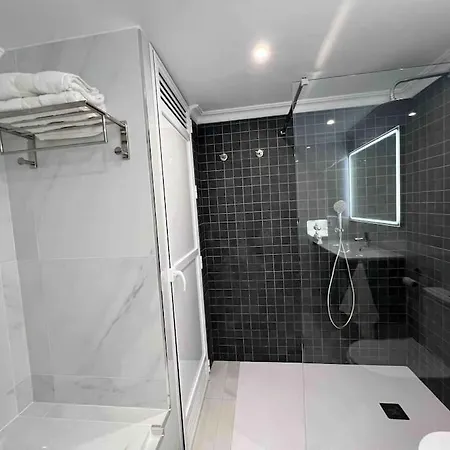 Modern, Spacious 3 Bedroom With Sea View Appartamento
